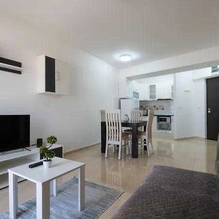 Luxury ǀ ǀ Residential Building ǀ Wifi Апартаменты Скопье